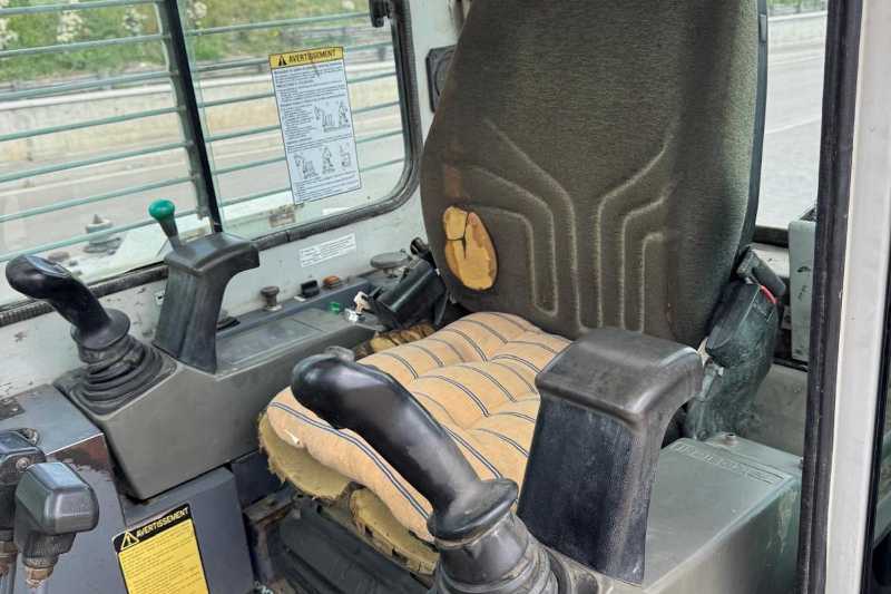 OmecoHub - Immagine TAKEUCHI TB180FR